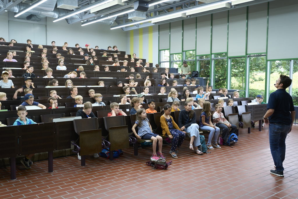 2024_07_12_KinderUni_Vortrag_im_Hörsaal_01