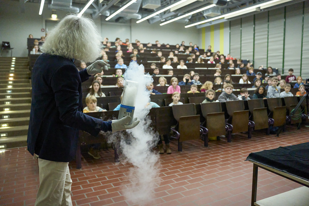 2025_Kinder-Uni_im_Vorlesungssaal_Curti_2